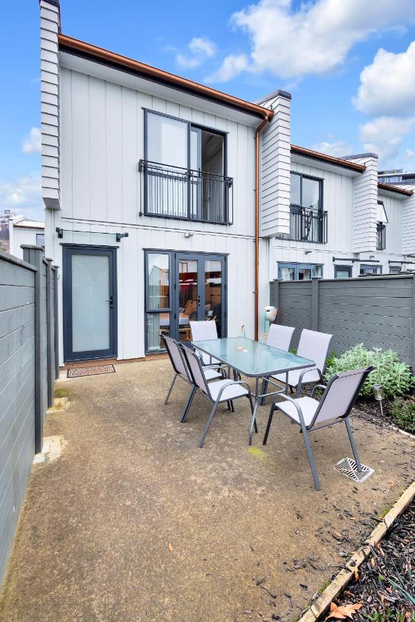 Greenwich Townhouse With Parking And Air-Con Auckland Exterior foto
