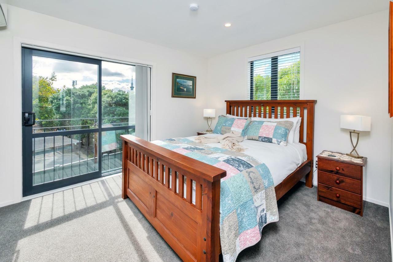 Greenwich Townhouse With Parking And Air-Con Auckland Exterior foto
